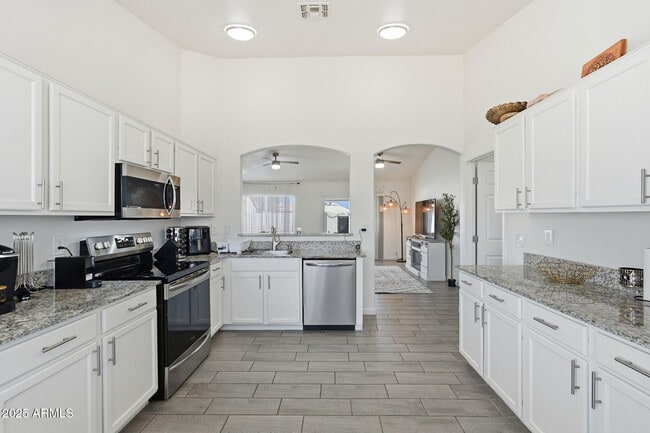 Building Photo - 6411 N 81st Dr