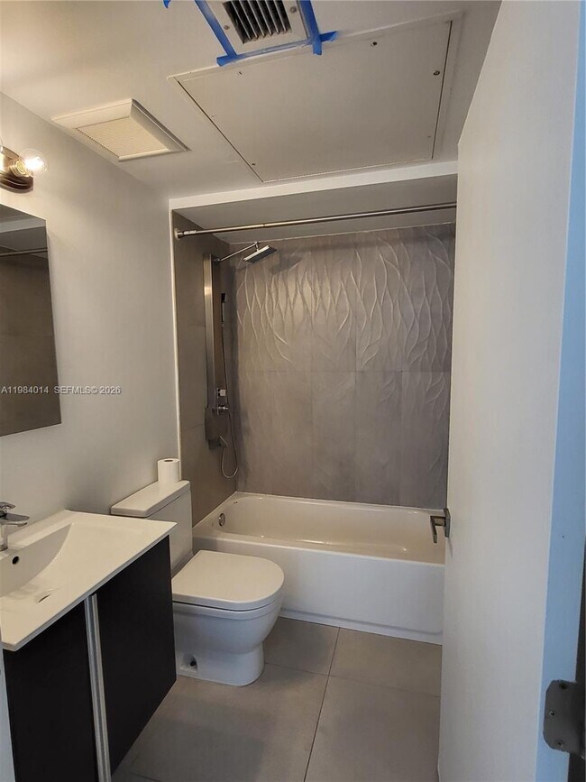 Building Photo - 557 Michigan Ave