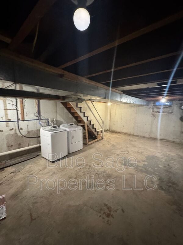 Building Photo - 25 Windsor Ln