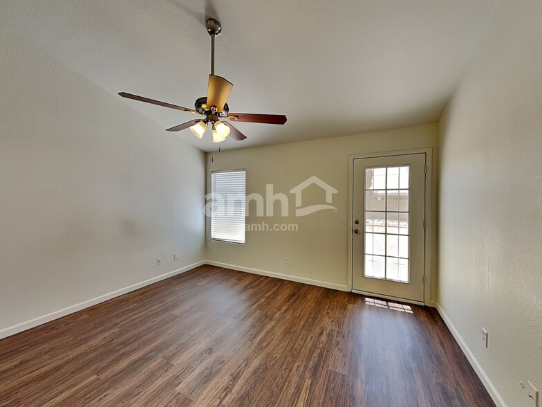 Building Photo - 7647 W Cameron Dr