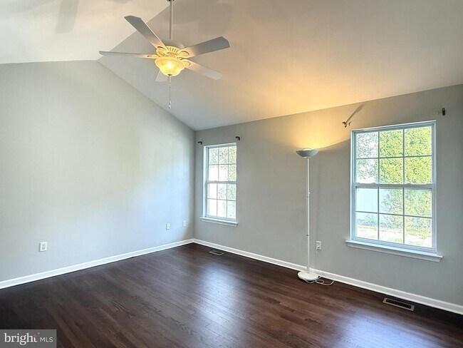 Building Photo - 25 Canal View Dr