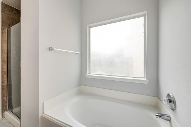 Building Photo - 6302 Provident Green Dr