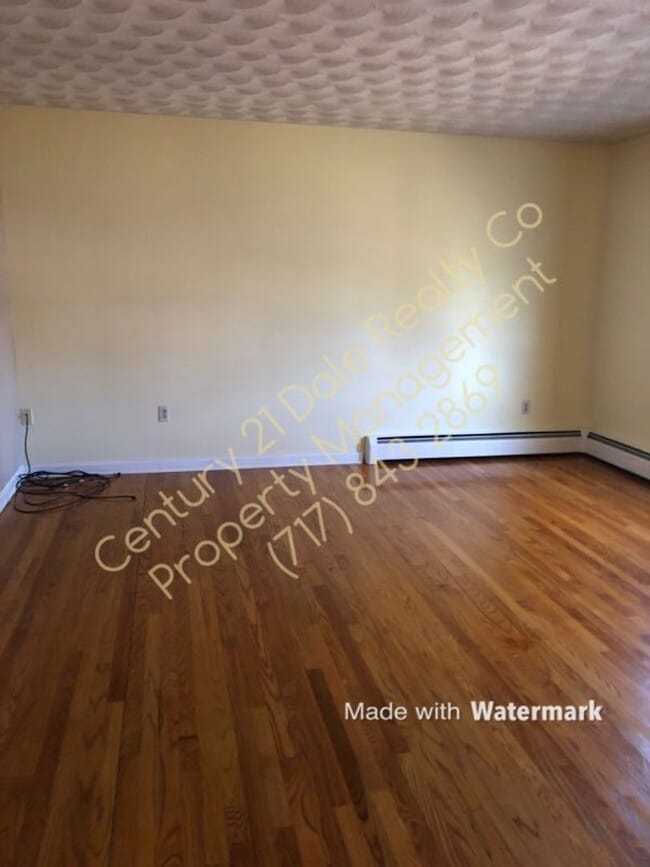 Building Photo - Very Large 3 BR House in North Eastern School District