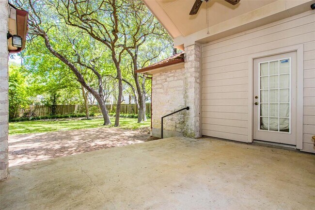 Building Photo - 3605 Bayton Dr