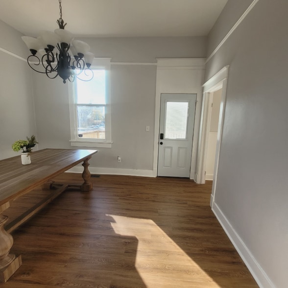 Building Photo - 343 Adelle St