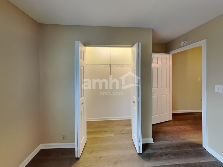 Building Photo - 1844 Courtwright Dr