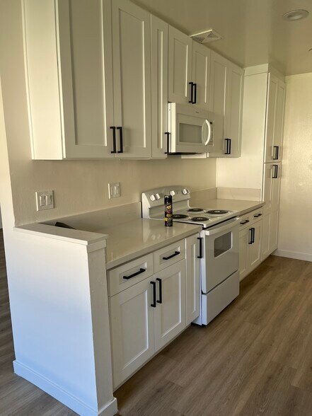 Building Photo - 5400 Newcastle Ave