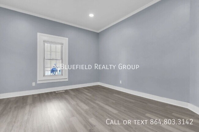 Building Photo - 307 B St