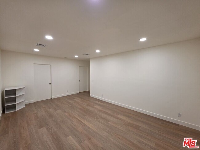 Building Photo - 1421 Greenfield Ave