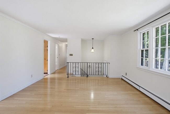 Building Photo - 37 Woodbury Rd