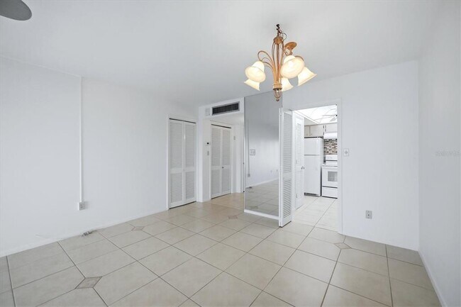 Building Photo - 555 S Gulfstream Ave