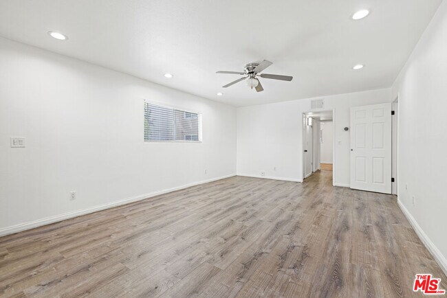 Building Photo - 10757 Hortense St
