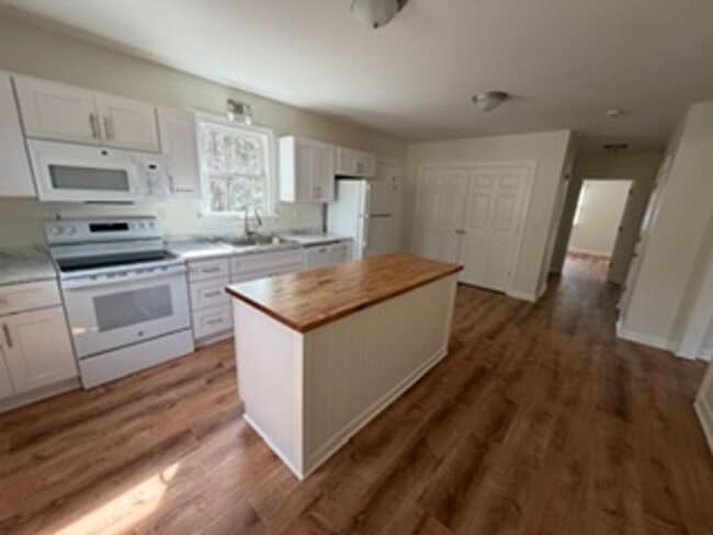 Building Photo - 3 bedroom long term Rental in Manteo