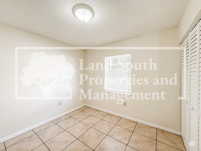 Building Photo - 5847 Charlton Dr