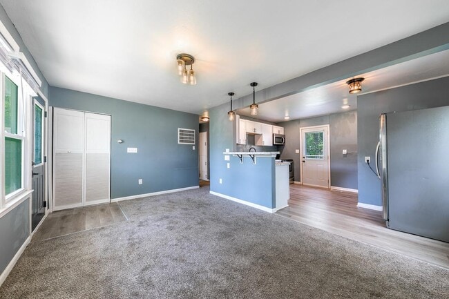 Building Photo - 2213 Blaker Dr