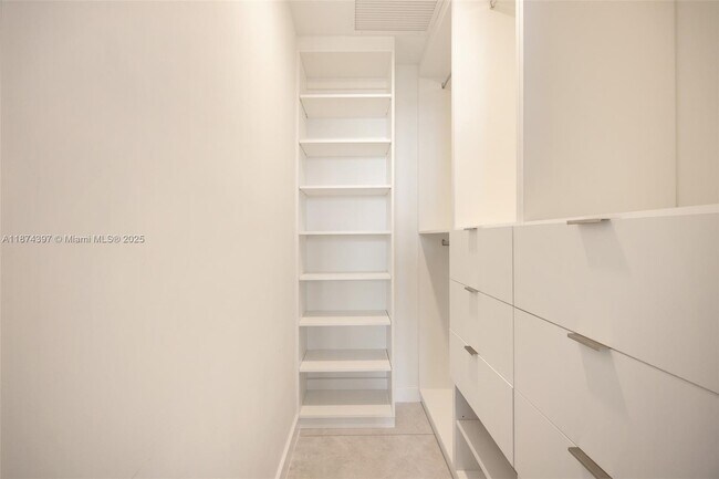Building Photo - 2678 Tigertail Ave