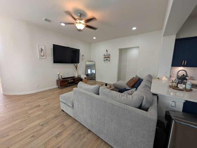 Building Photo - 6141 Hidden Psge Ave