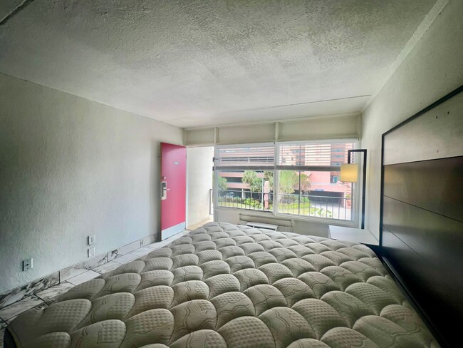 Building Photo - PaceView 2 Apartments