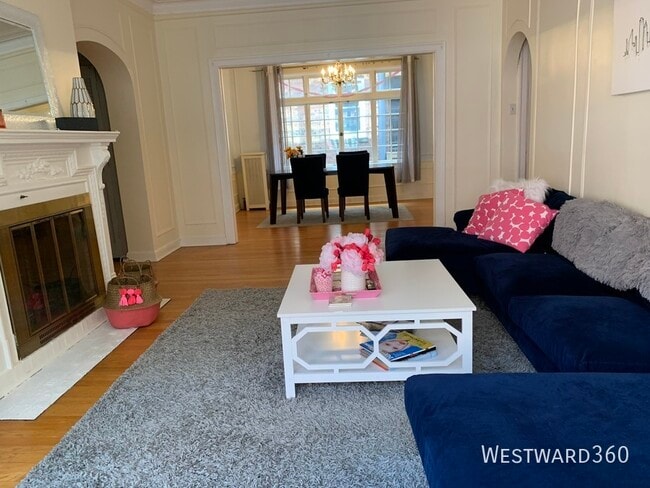 Building Photo - 507 W Aldine-2B