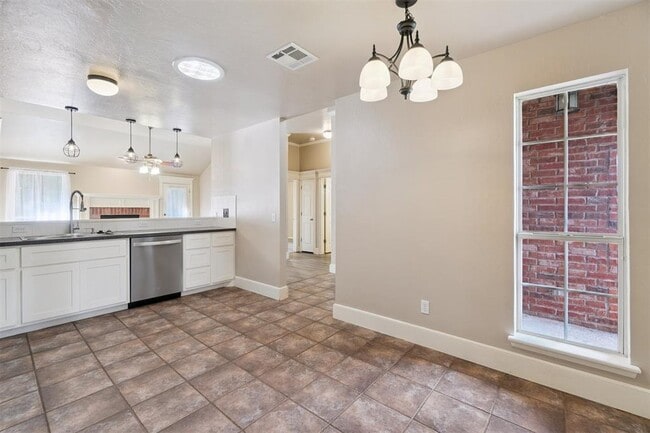 Building Photo - 16413 Village Green Dr