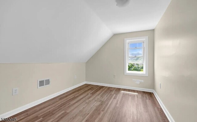 Building Photo - 168 N 5th St