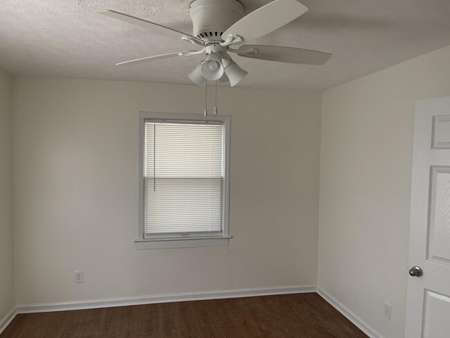 Building Photo - 418 Breckenridge St
