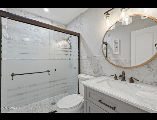 Building Photo - 3 Bedroom with Florida Room and Shed Available Now - Daytona Beach