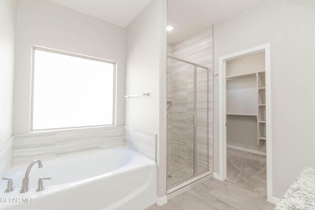 Building Photo - 13815 Paseo De Plata Dr