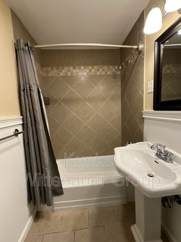 Building Photo - 221 Gilbert St