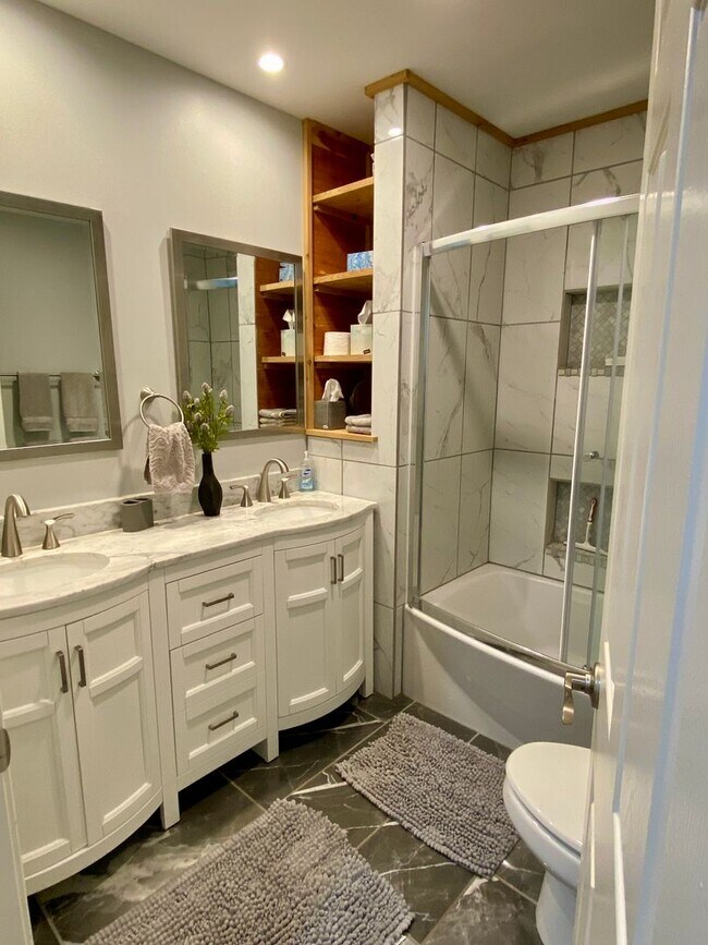 Building Photo - Gated Fairfield Harbour Home + Utilities + Wi-Fi Included