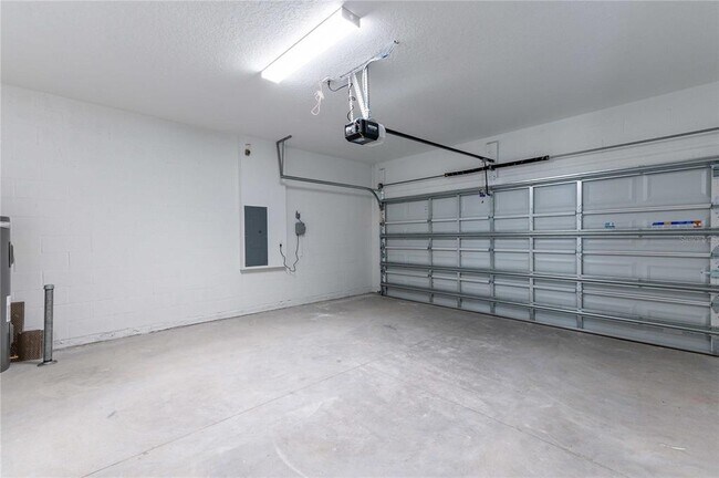 Building Photo - 2560 Warren Acrs Blvd