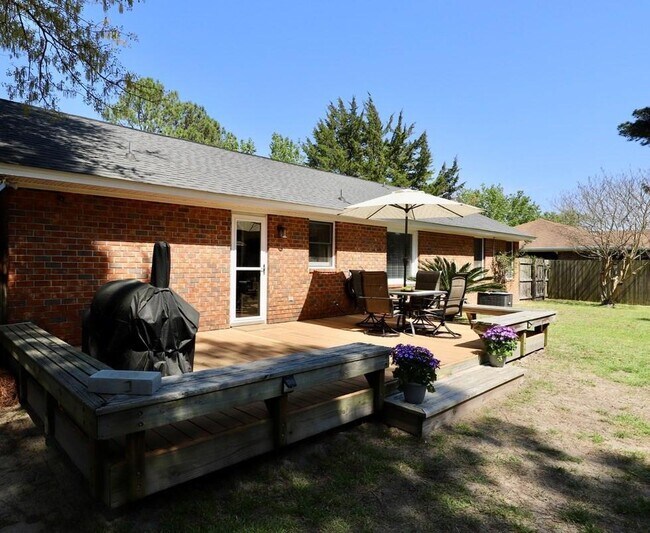 Building Photo - 2415 Edmunds Dr