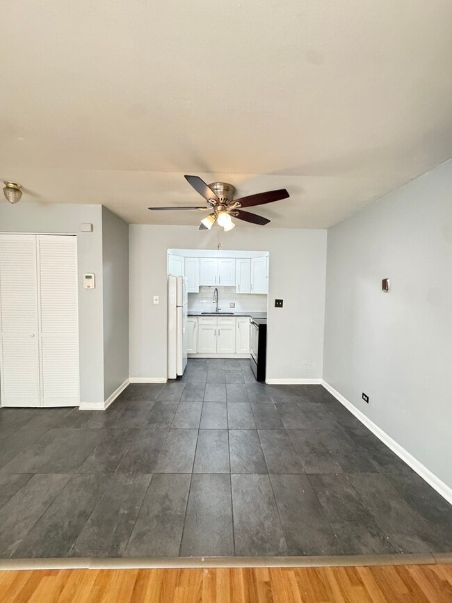 Building Photo - 727 S Maple Ave