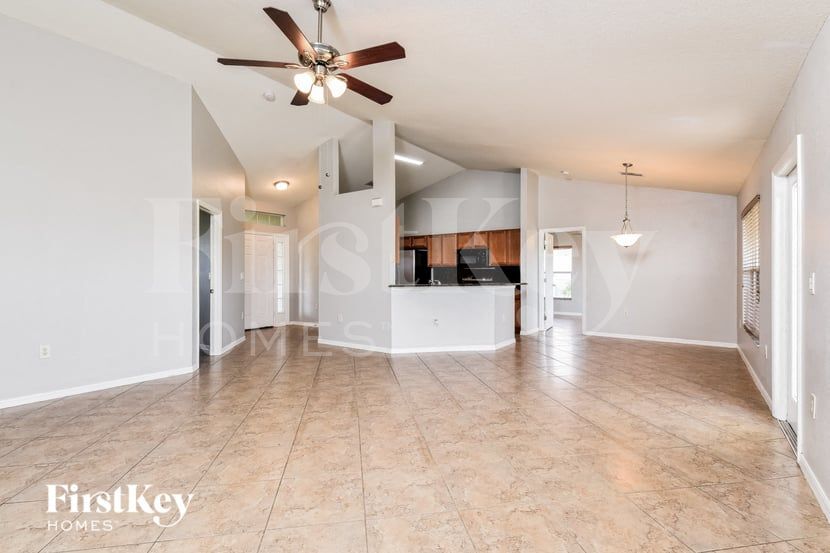 Building Photo - 1003 NW 8th Pl