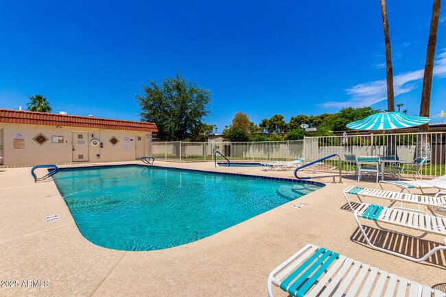 Building Photo - 7713 E Vista Dr