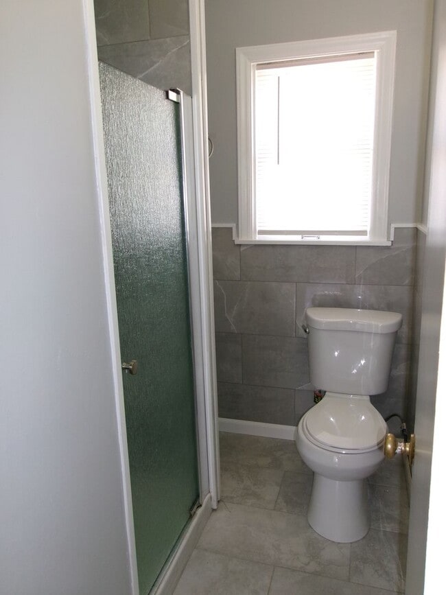 Building Photo - Newly Remodeled 2 Bedroom 1 Bath Home in S...