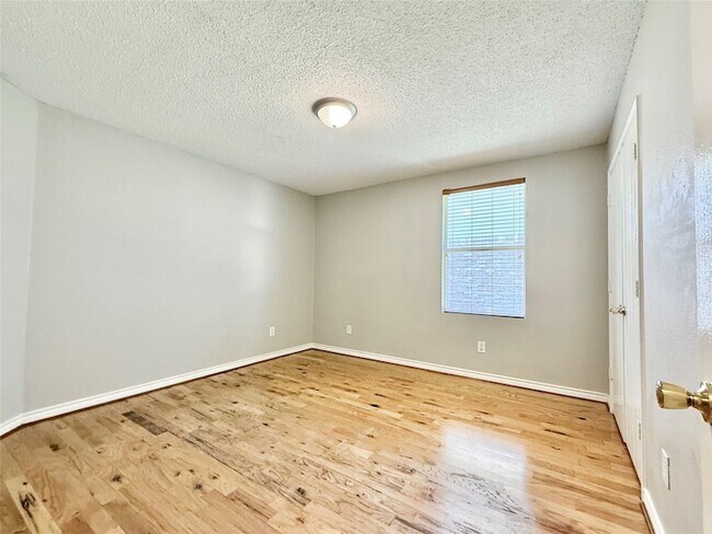 Building Photo - 1620 Flagstone Ln