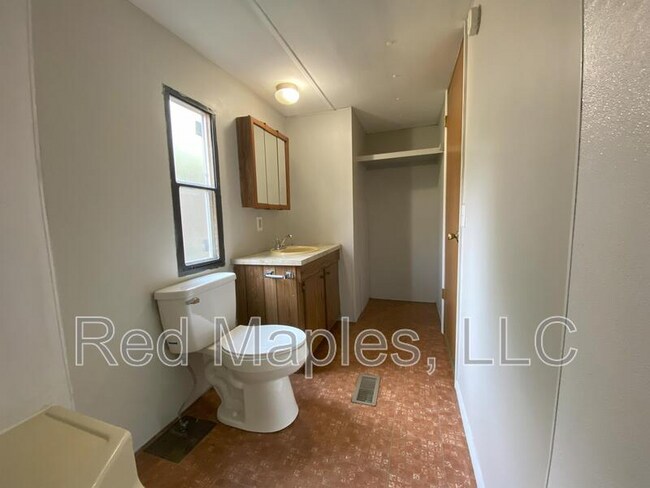 Building Photo - 840 Briny Ln