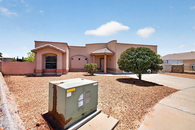 Building Photo - 608 Cactus Creek Pl