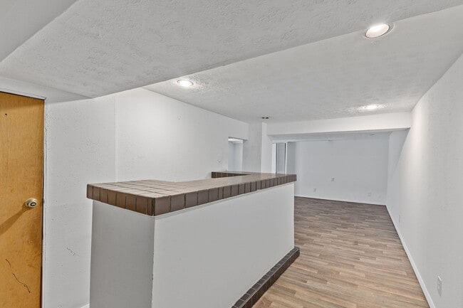 Building Photo - 1106 Hollywood Ave