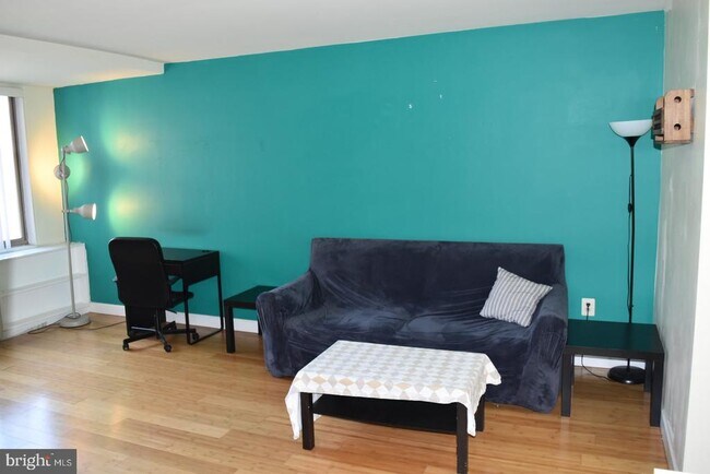 Building Photo - 1111 Arlington Blvd