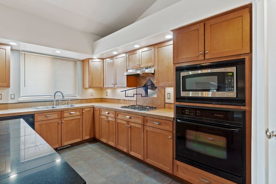 Building Photo - 2368 N 650 E