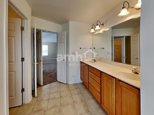 Building Photo - 16438 Fairfield Dr