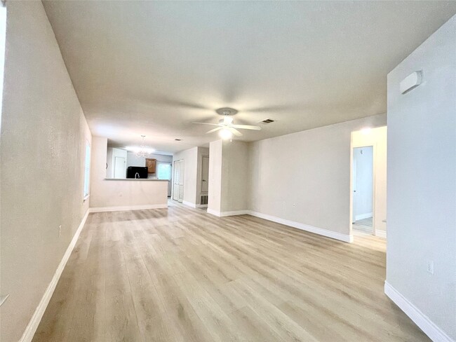 Building Photo - 11905 Aitne Ln