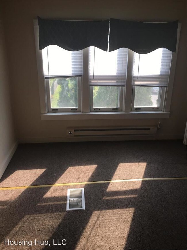 Building Photo - 1825 Emerson Ave N