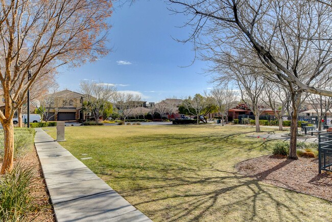 Building Photo - Three Bedroom | 3 Bath | 3 Story Townhome ...