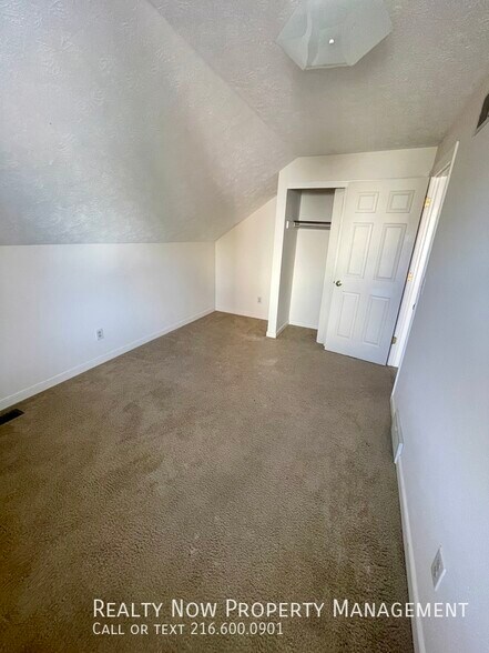Building Photo - 32467 S Roundhead Dr