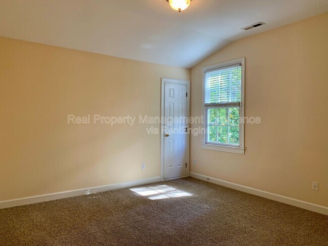 Building Photo - 411 Hogan Woods Cir