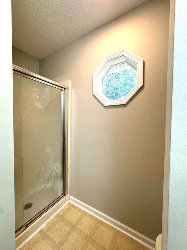 Building Photo - Your Private Retreat 3 Bedroom 2 Bath RentalAwaits!