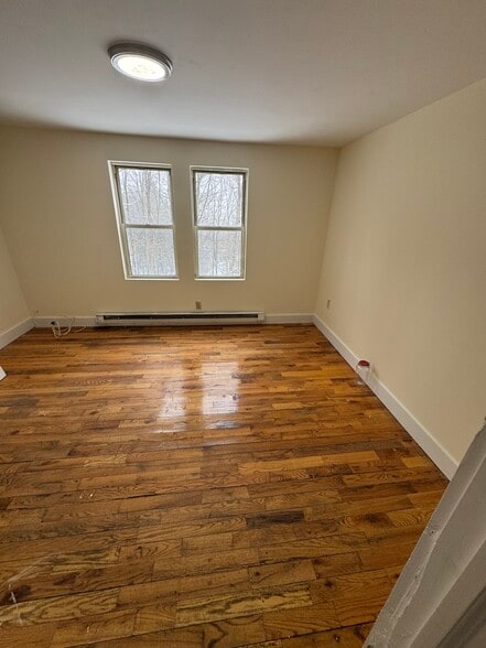 Building Photo - 27 Grant St